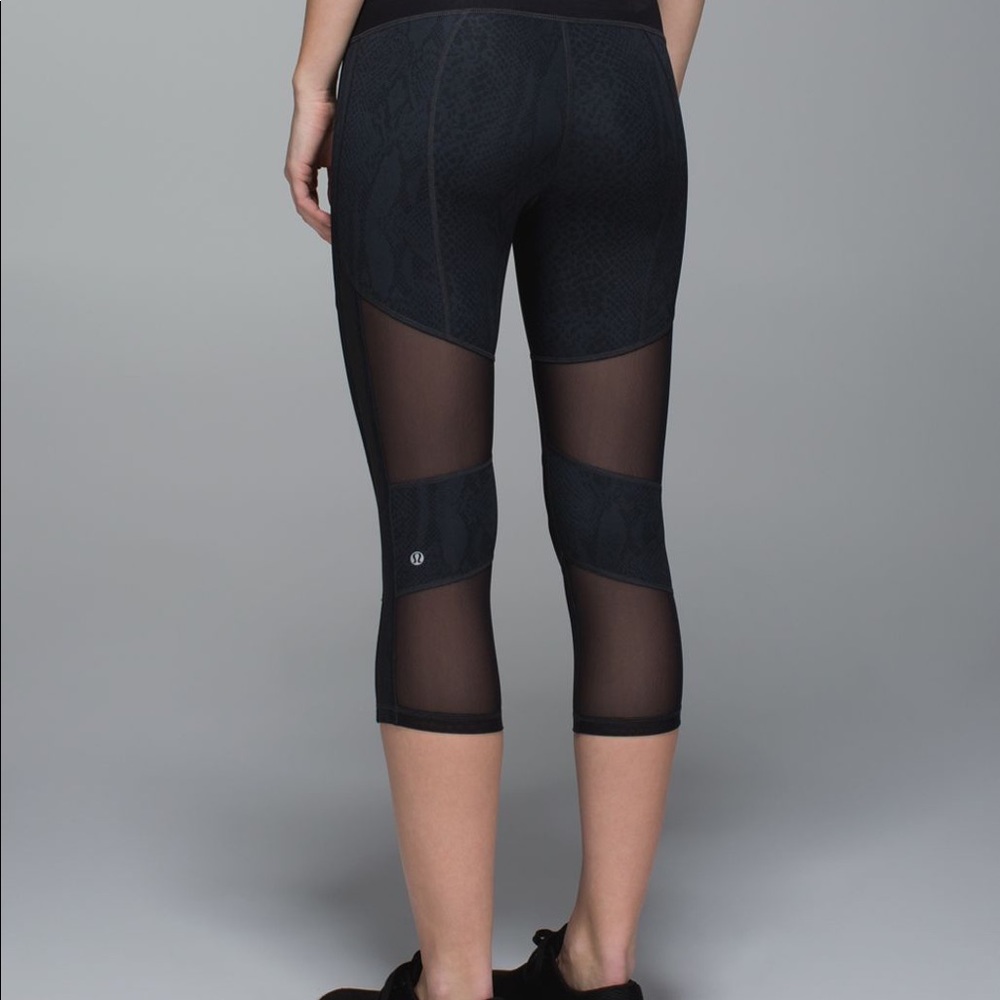 NEW LULULEMON Mesh With Me Crop SIZE 4